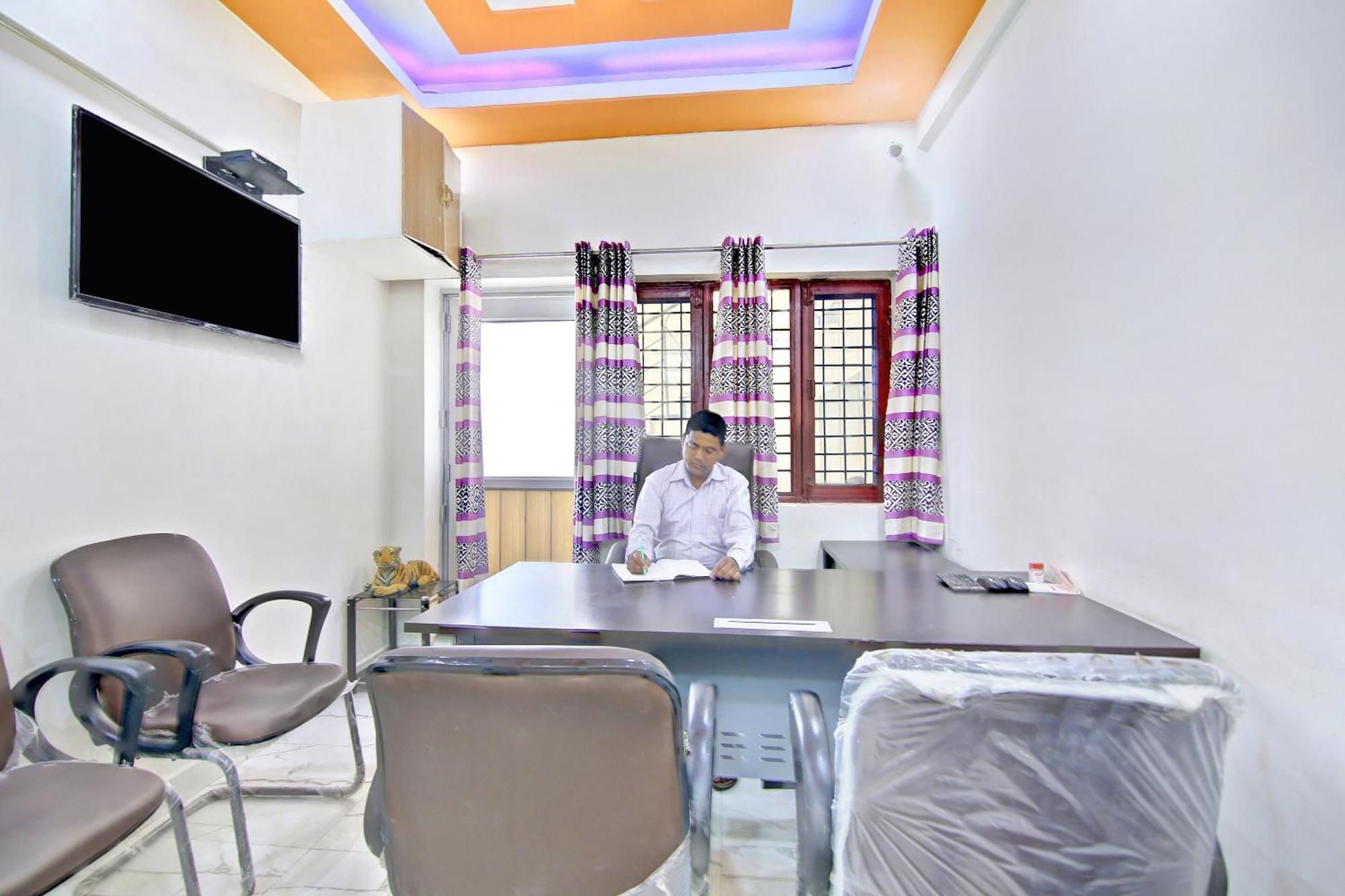 Home 78802 Balaji Bhawan Jhājra Extérieur photo